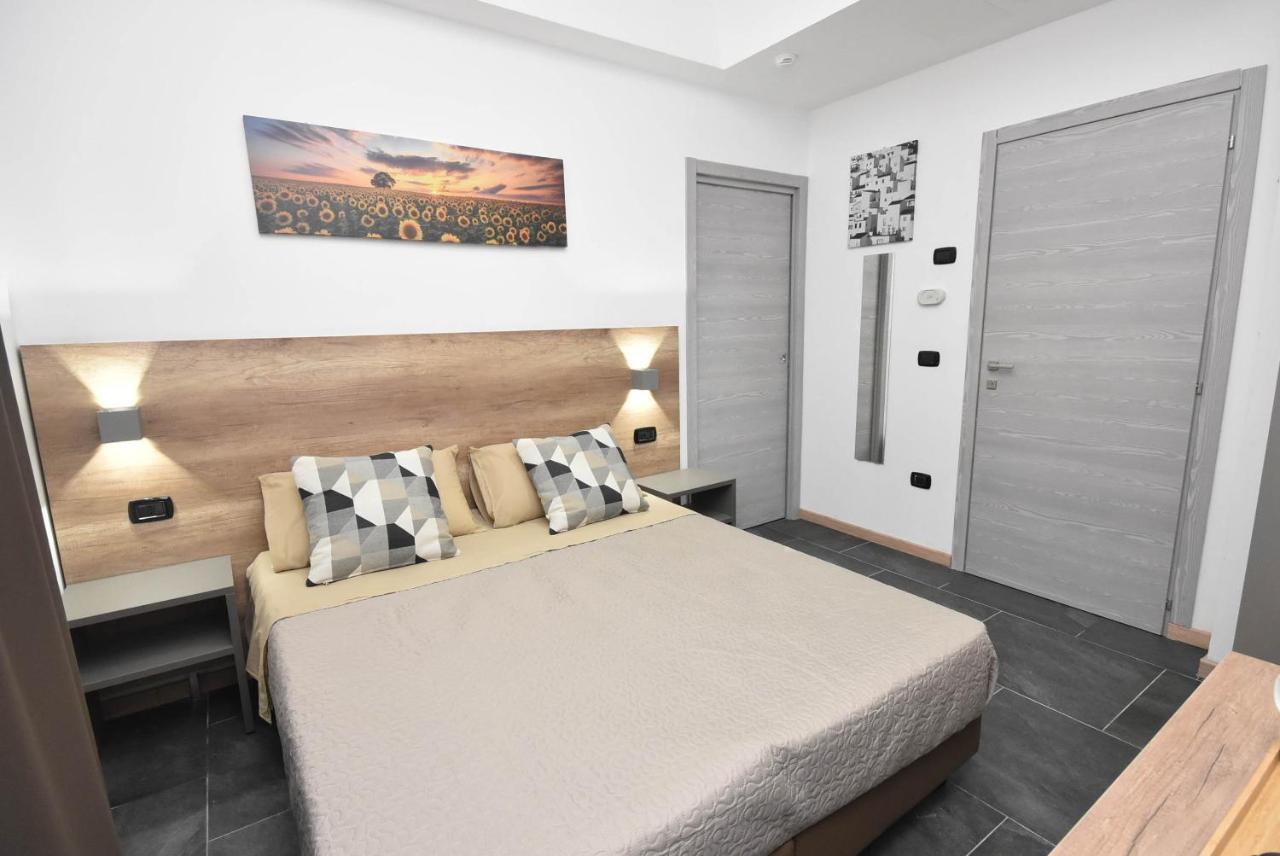 Hotel Crisvan Ріміні Екстер'єр фото