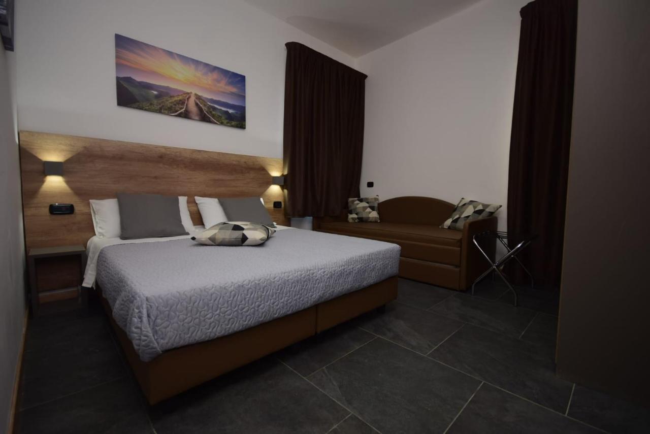 Hotel Crisvan Ріміні Екстер'єр фото