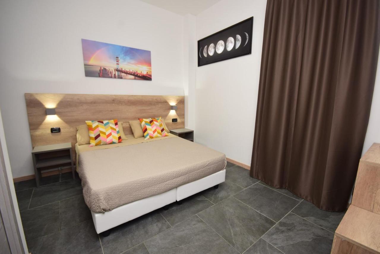 Hotel Crisvan Ріміні Екстер'єр фото