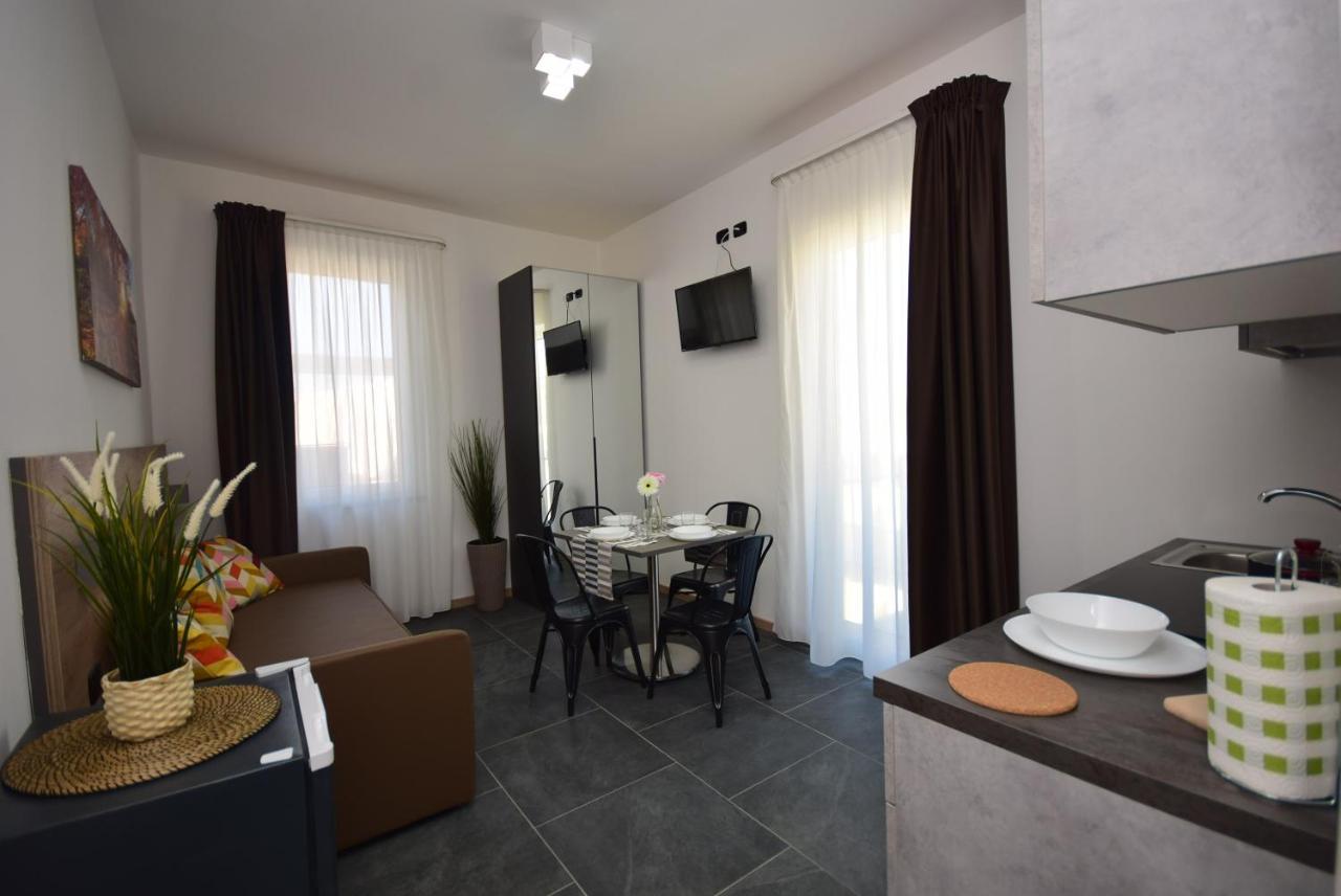 Hotel Crisvan Ріміні Екстер'єр фото