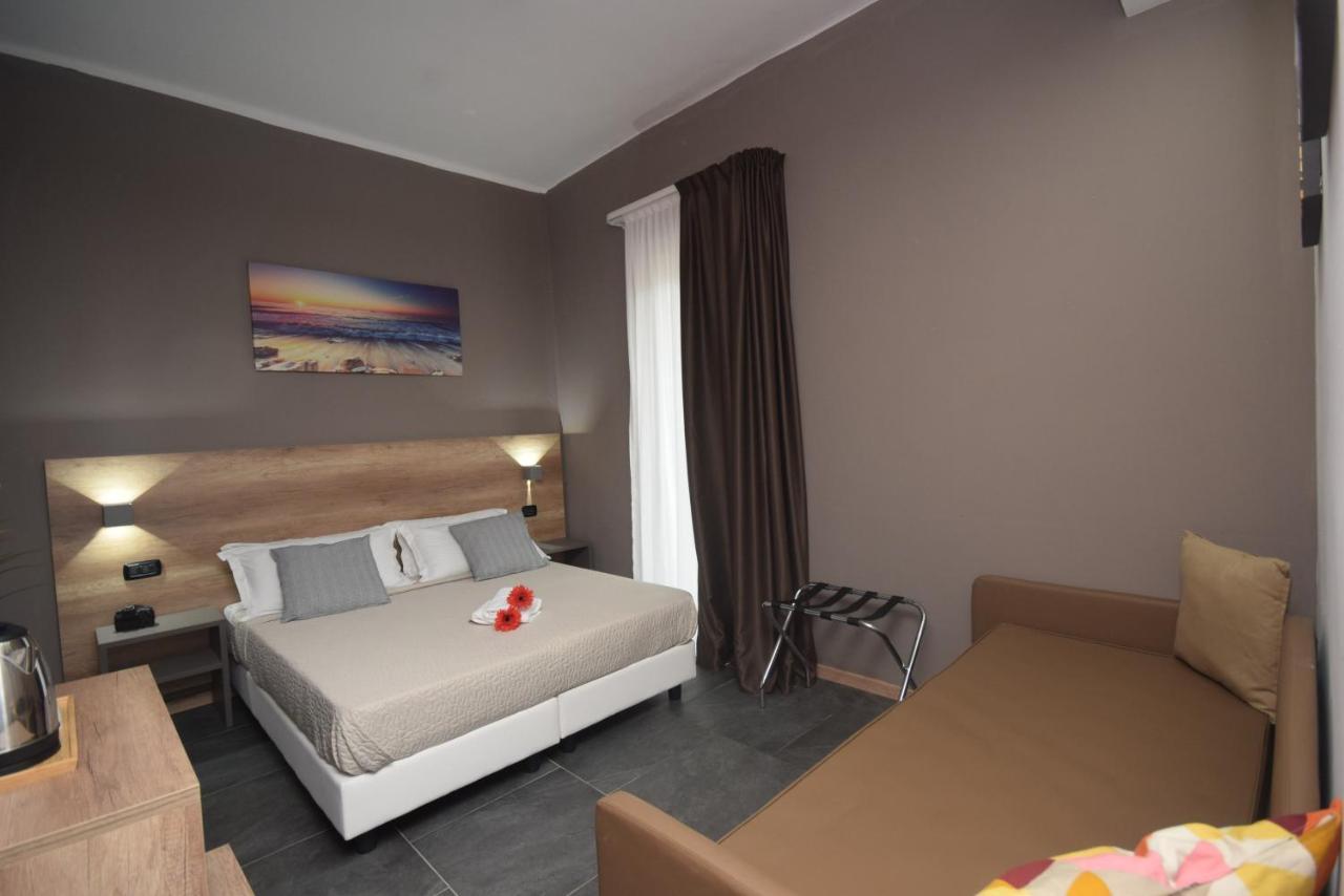 Hotel Crisvan Ріміні Екстер'єр фото