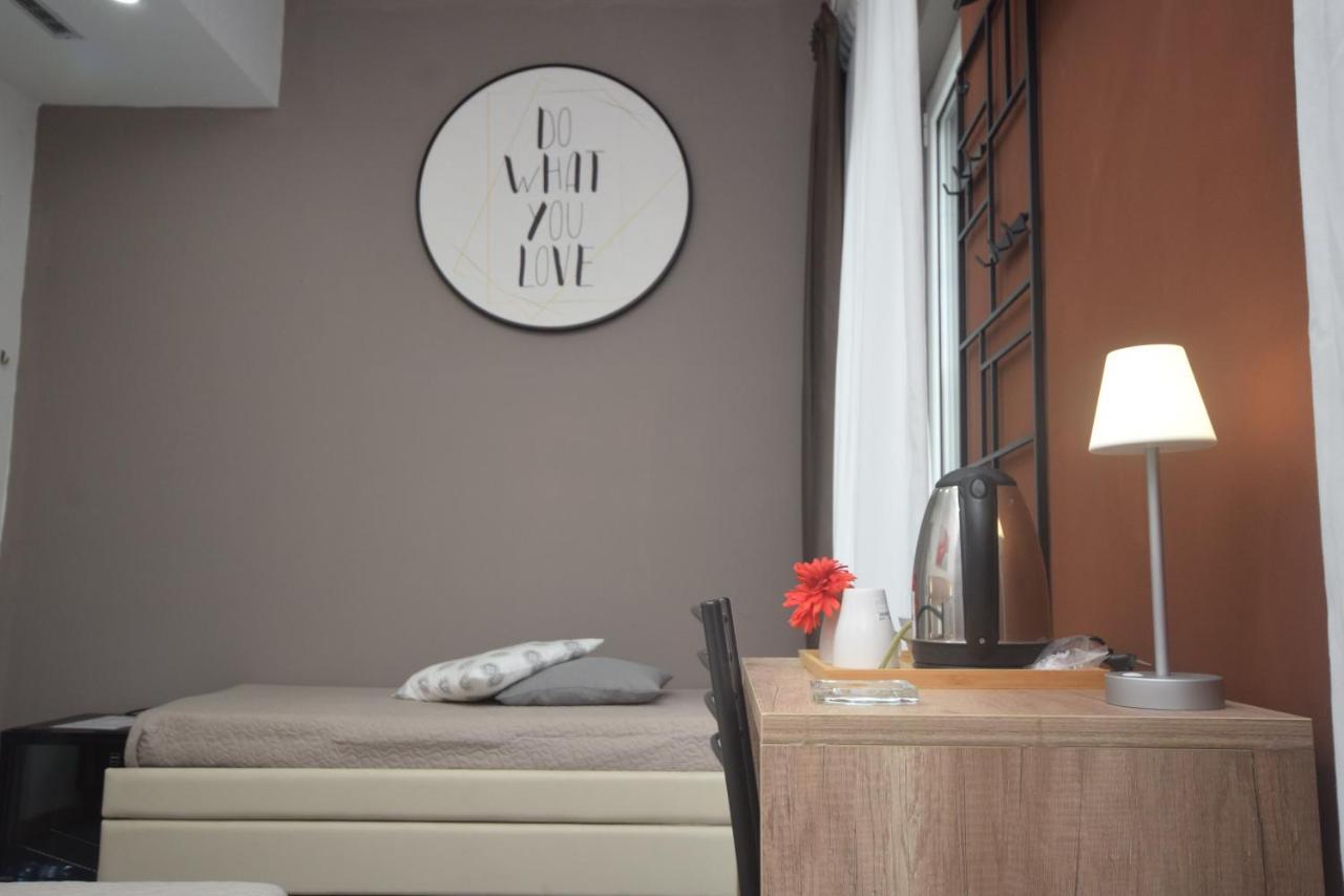 Hotel Crisvan Ріміні Екстер'єр фото