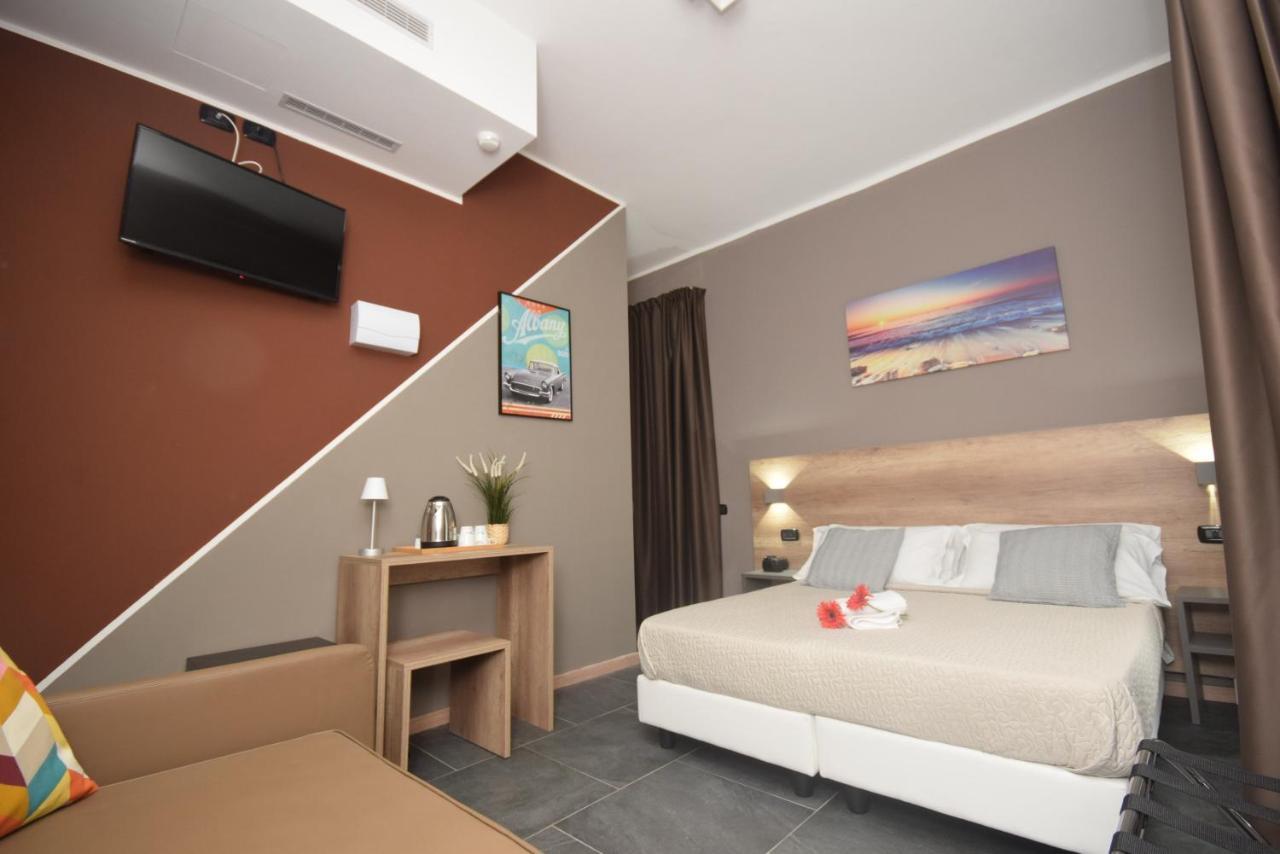 Hotel Crisvan Ріміні Екстер'єр фото