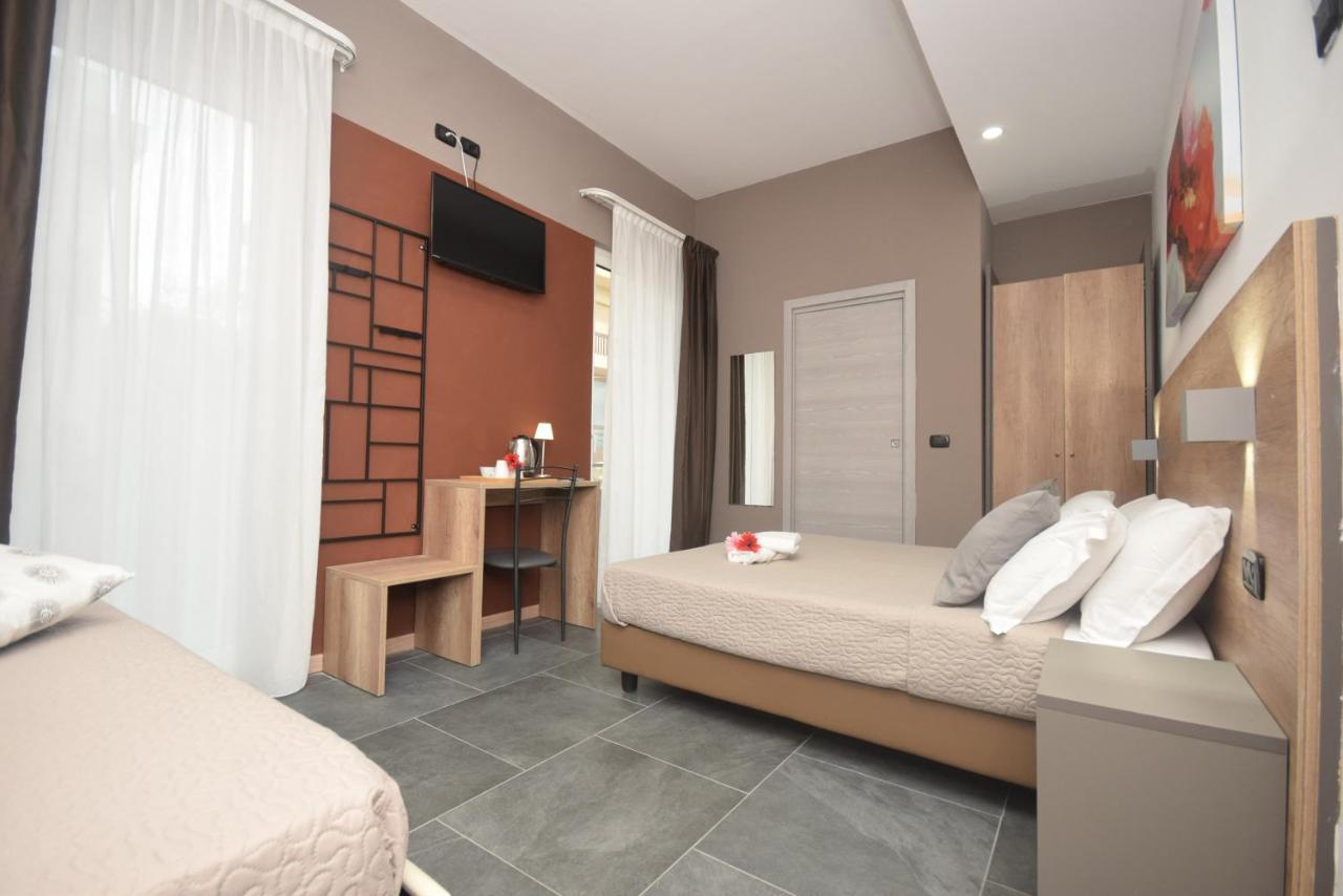 Hotel Crisvan Ріміні Екстер'єр фото