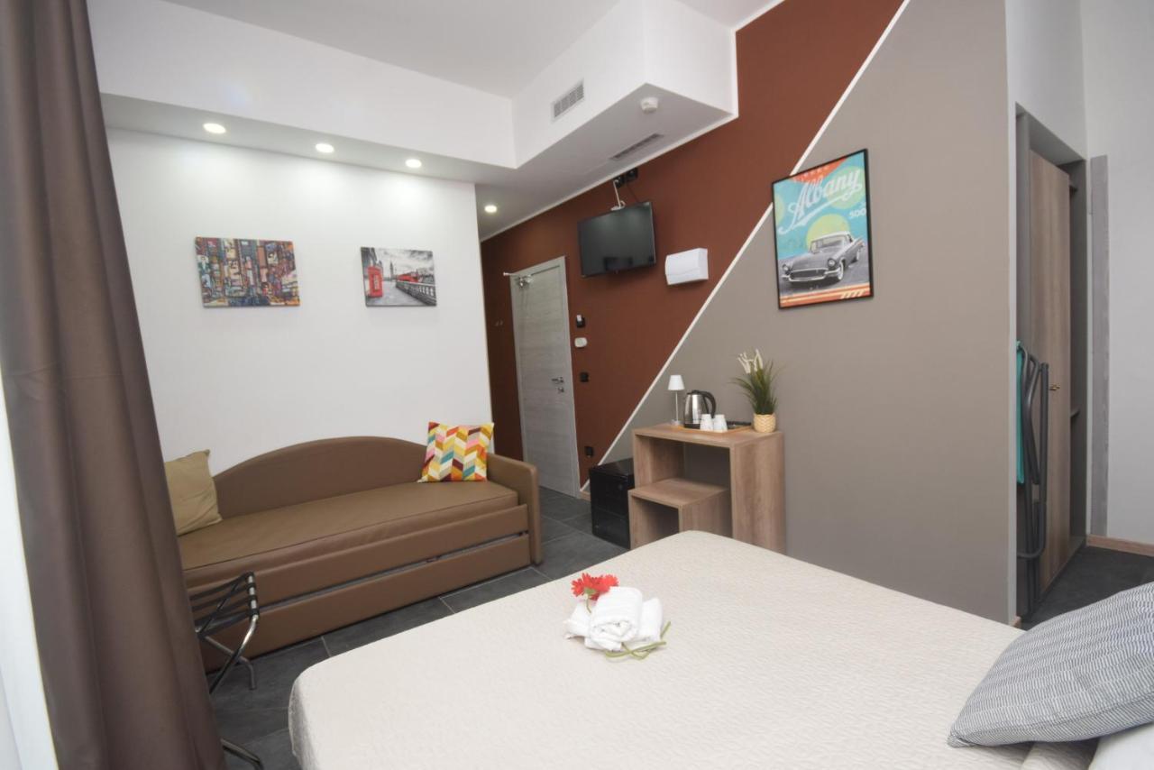Hotel Crisvan Ріміні Екстер'єр фото