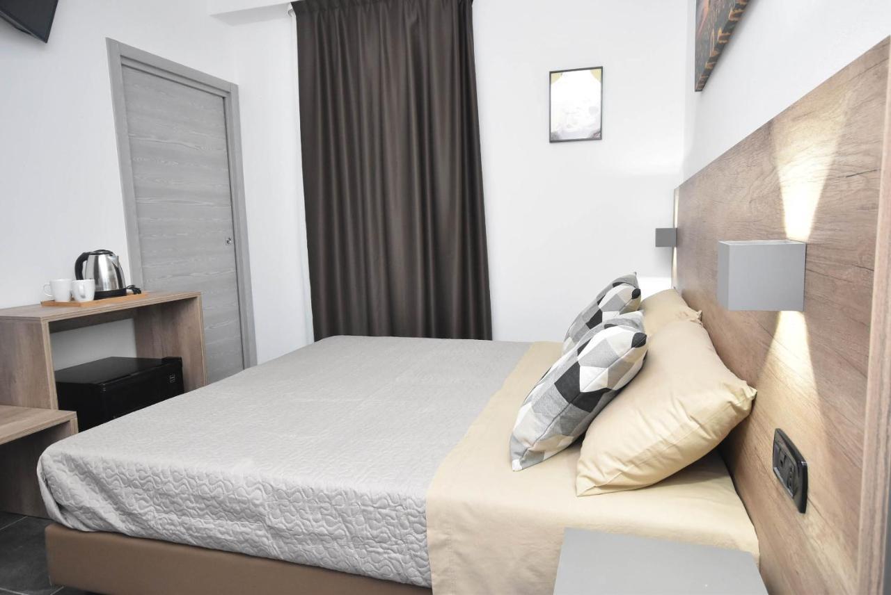 Hotel Crisvan Ріміні Екстер'єр фото